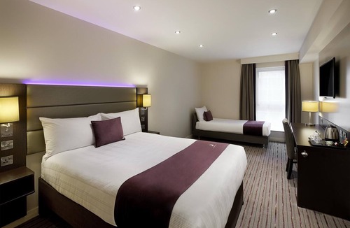 Friern Barnet Hotel | Premier Inn London New Southgate