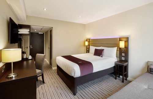 Greenham Hotel | Premier Inn Newbury Town Centre South A339