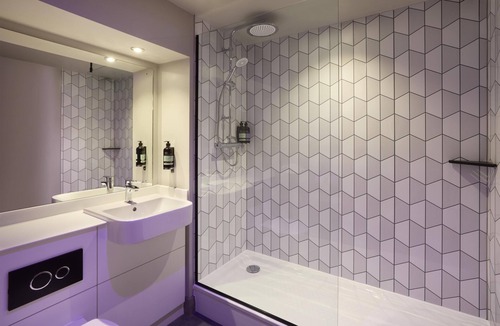 Oldham Hotel | Premier Inn Oldham Central