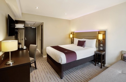 Horndean Hotel | Premier Inn Portsmouth - Horndean