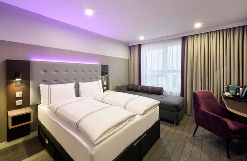 Stuttgart Hotel | Premier Inn Stuttgart Zuffenhausen