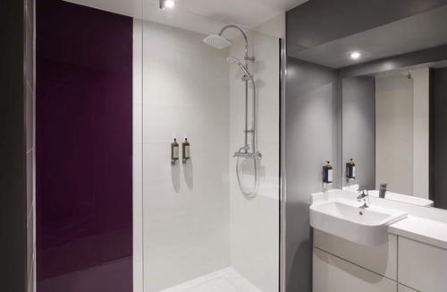 Trowbridge Hotel | Premier Inn Trowbridge