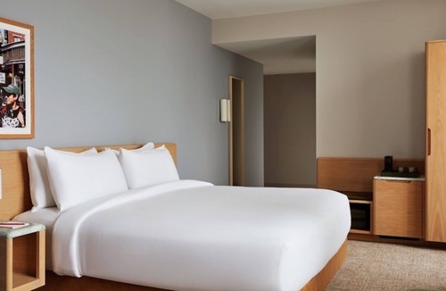 Lower Allston Hotel | Premier King Room | The Atlas Hotel | Steps to Local Eateries | Near Harvard