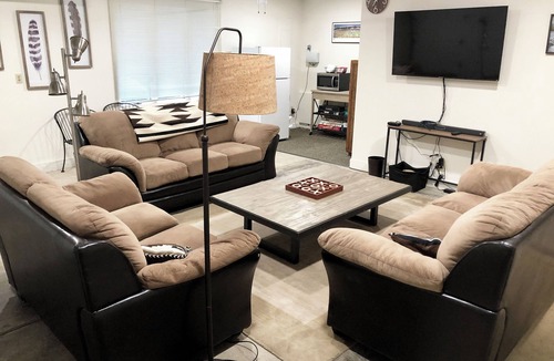 Harlow House | Premier Neighborhood - Sleeps 10 - King Beds - .37 miles to Autzen - walk to UO