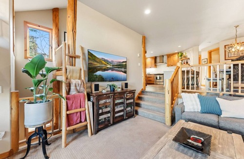 Four O'Clock Villa | Premier Snowflake Lift Access | Updated Home w/Hot Tub & Pool | Walk to Town