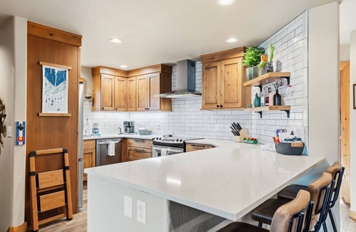 Four O'Clock Villa | Premier Snowflake Lift Access | Updated Home w/Hot Tub & Pool | Walk to Town