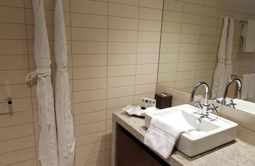 Trade Center House | Premier Studio Apartment Near By WTC Metro Station