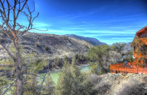 Gardiner House | Premier Yellowstone River Home