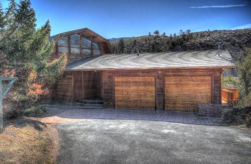 Gardiner House | Premier Yellowstone River Home