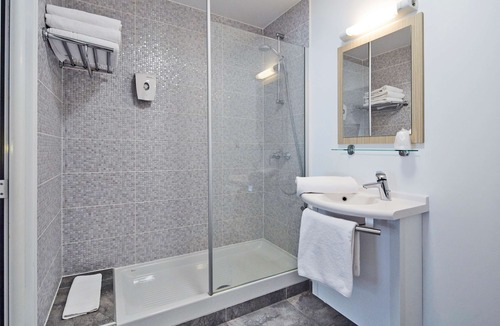 Montfavet Hotel | Premiere Classe Avignon Sud - Parc des Expositions