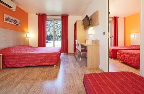 Montfavet Hotel | Premiere Classe Avignon Sud - Parc des Expositions