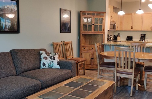 Canmore Condo | Premium 2 Bedroom, 2 Bath Condo w/central Air Conditioning- Lodges at Canmore