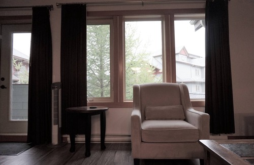 Canmore Condo | Premium 2 Bedroom, 2 Bath Condo w/central Air Conditioning- Lodges at Canmore