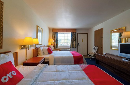 Eureka Springs Hotel | Premium 2 Double Queen with Balcony in Eureka Springs Area.