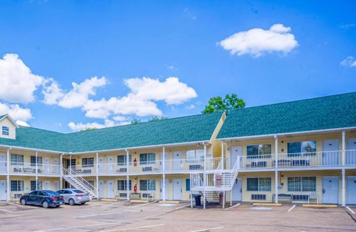 Eureka Springs Apartment | Premium 2 Queen Beds with Balcony