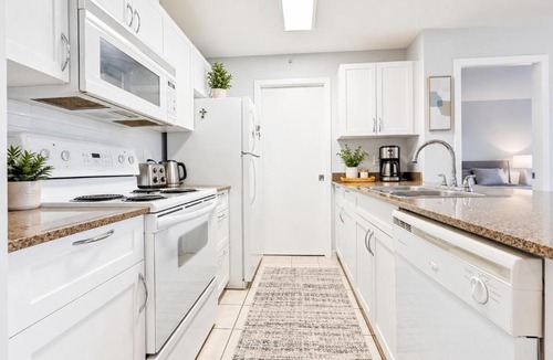 Yaletown Apartment | Premium 2BR Stay Steps from Shops and Restaurants