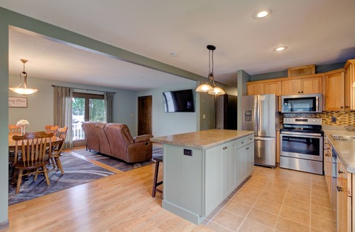 La Crosse House | Premium 3BR 3BA with Hot Tub & Pool, near all of LaCrosse's Top Rated Activities