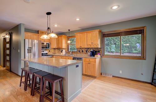 La Crosse House | Premium 3BR 3BA with Hot Tub & Pool, near all of LaCrosse's Top Rated Activities