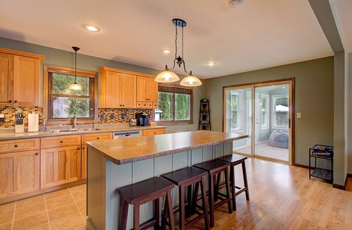 La Crosse House | Premium 3BR 3BA with Hot Tub & Pool, near all of LaCrosse's Top Rated Activities