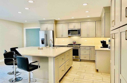 Fox Valley House | Premium 5BR Home Great for Extended Visits