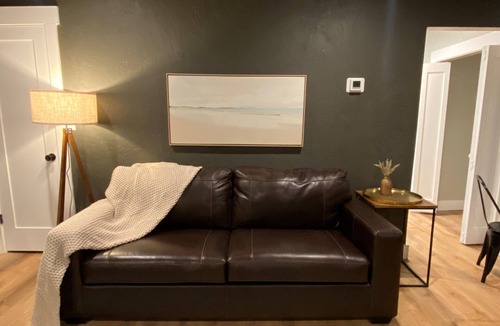 Greensburg Apartment | Premium Accommodations for up to 6 people in the heart of Downtown Greensburg