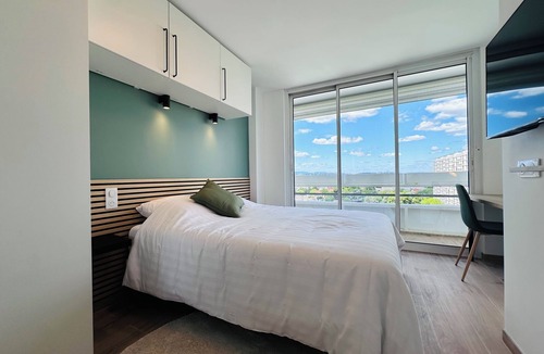Bron Condo | Premium Air-Conditioned Apartment—5 Bedrooms—Metro Line D