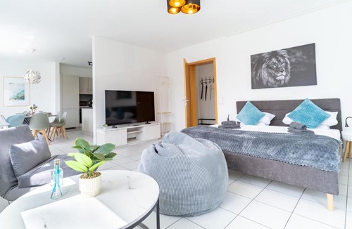 Plattenhardt Apartment | Premium Apt Stuttgart Airport-Messe & Parkplatz mit Balkon