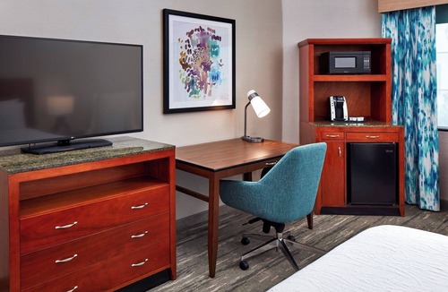 Valencia Hotel | Premium Corner King Setup | Outdoor Pool | 1.1 Miles to Valencia Country Club