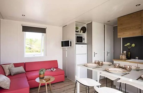Aups House | Premium Cotignac Mobile Home with Private Jacuzzi - 33 m² - 3 bedrooms - Dishwasher + TV + A/C - Sleeps 6