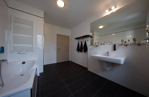 Gartenstadt Apartment | Premium Doppelzimmer - The Lakeside Burghotel zu Strausberg