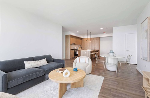 The Loop Apartment | Premium Lake Views + Ideal for Group Getaways