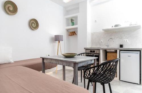 Old Town Naxos Villa | Premium Naxos Suite Family Suite With Private Balcony Modern Furnishing