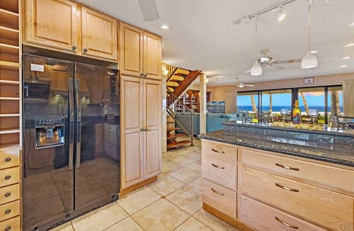 Downtown Lahaina House | Premium Ocean Front: Gated w/Pool & In-Unit Gym