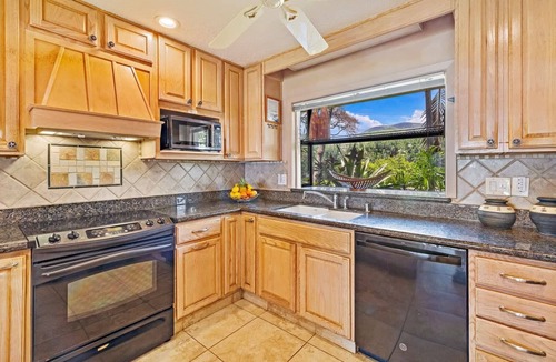 Downtown Lahaina House | Premium Ocean Front: Gated w/Pool & In-Unit Gym