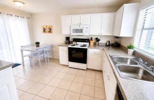 Indian Wells House | Premium Pool Villa Centrally Located near Disney