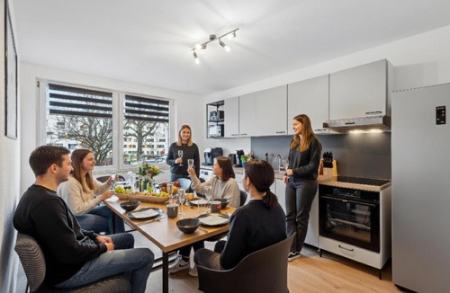 Halle Apartment | Premium Quartier One - 5 Bedrooms, 2 Parkplätze, für Familien & Teams