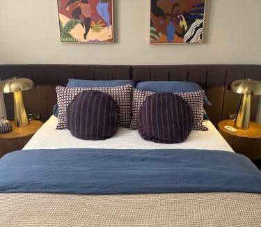 North Adelaide Apartment | Premium top-floor apartment with stunning views
