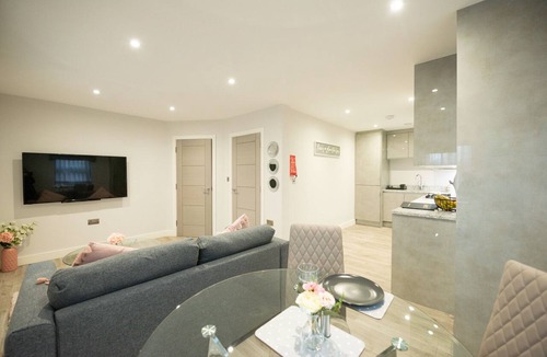 Reading Apartment | Premium Twin Apartment with Gated Parking