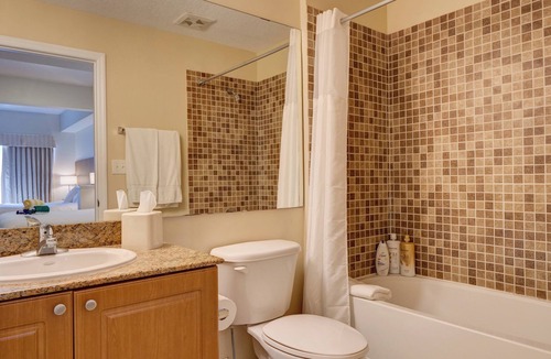 Florida Center Resort | Premium Universal Studios King Bed Resort Studio Free Parking Kitchenette Pool