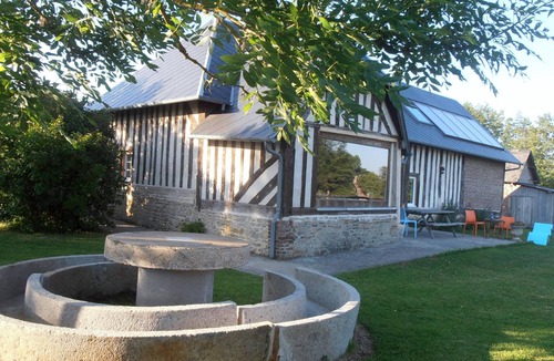 Vieux-Pont-en-Auge Cottage | Pressoir de la Viette - House in Normandy - Grassland cows for neighborhood