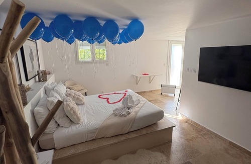 Codolet Bed & Breakfast | Prestige Suite, love room, Jacuzzi
