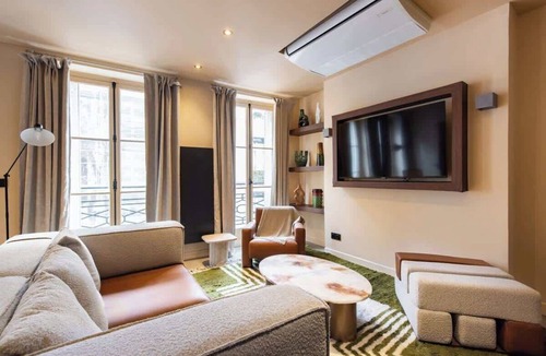 Paris City Center Apartment | Prestigious Five-Bedroom Retreat Between Louvre, Tuileries and Vendôme Square
