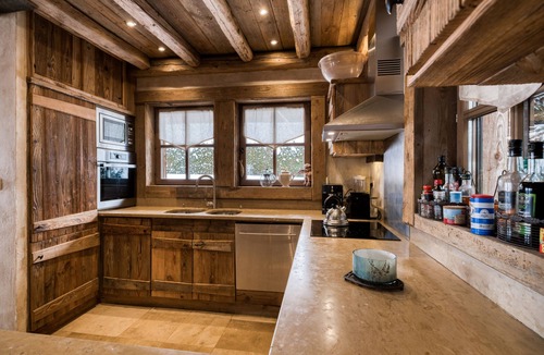 Demi-Quartier Ski Chalet | Prestigious old wooden chalet