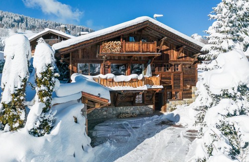 Demi-Quartier Ski Chalet | Prestigious old wooden chalet