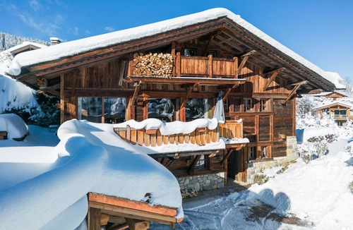 Demi-Quartier Ski Chalet | Prestigious old wooden chalet