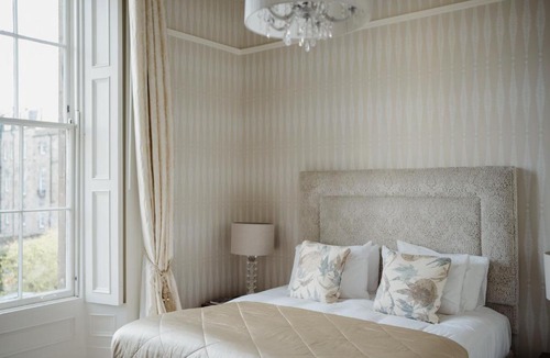 West End Apartment | Prestigious Townhouse close to Princes Street