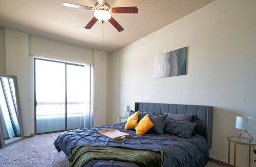 Greenway Plaza-Upper Kirby Condo | Prestigious unit w/ study | 5★ Location, Pool, Gym