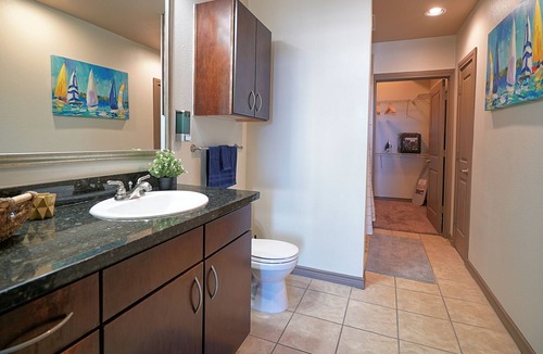 Greenway Plaza-Upper Kirby Condo | Prestigious unit w/ study | 5★ Location, Pool, Gym