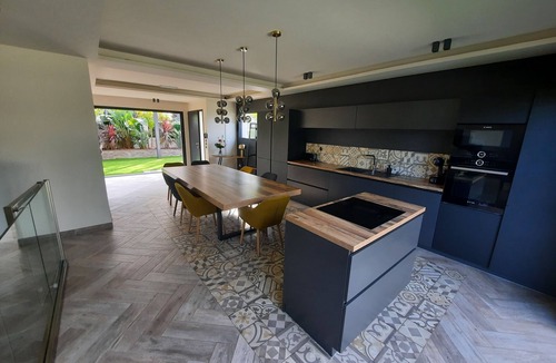Sanary-sur-Mer House | Prestigious villa, close to the beach, heated swimming pool, cinema room, billiards table