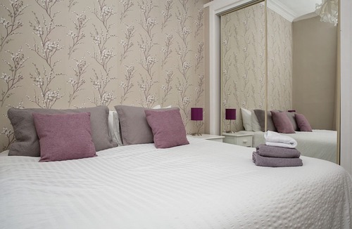 Prestwick Apartment | Prestwick Town Centre Stunning Flat for holidays and corporate lets
